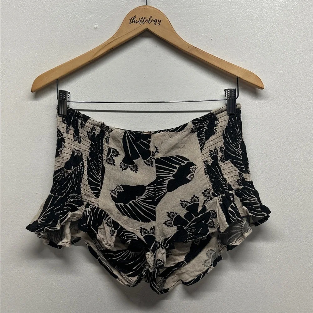 Free People Shorts Elastic Stretch Waist Floral Ruffle Smocked Black Cream Small
